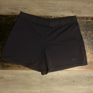 Black Moving Comfort low rise DriLayer shorts size medium